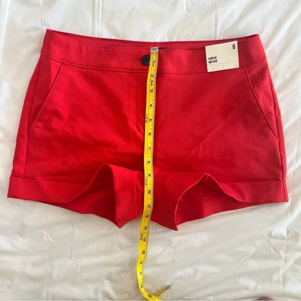NWT Express Women's Shortie Mid-Rise Shorts Cuffed Pockets Stretch Preppy Size 6